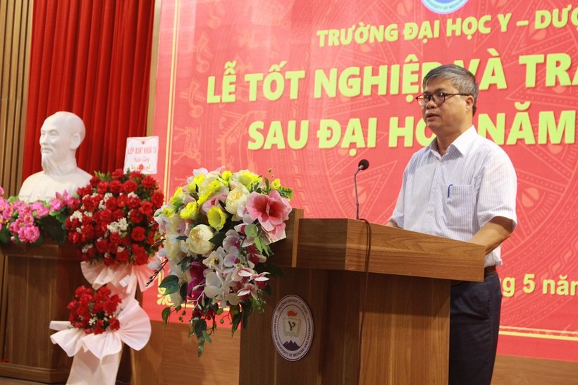 PGS.TS Trần Thanh Vân, Phó Giám đốc nhà cái uy tín 789
 chúc mừng các học viên tốt nghiệp.